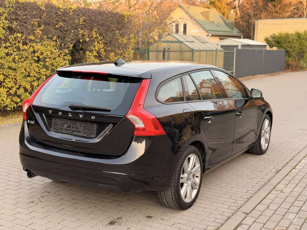 Volvo V60 2015 — фото 9