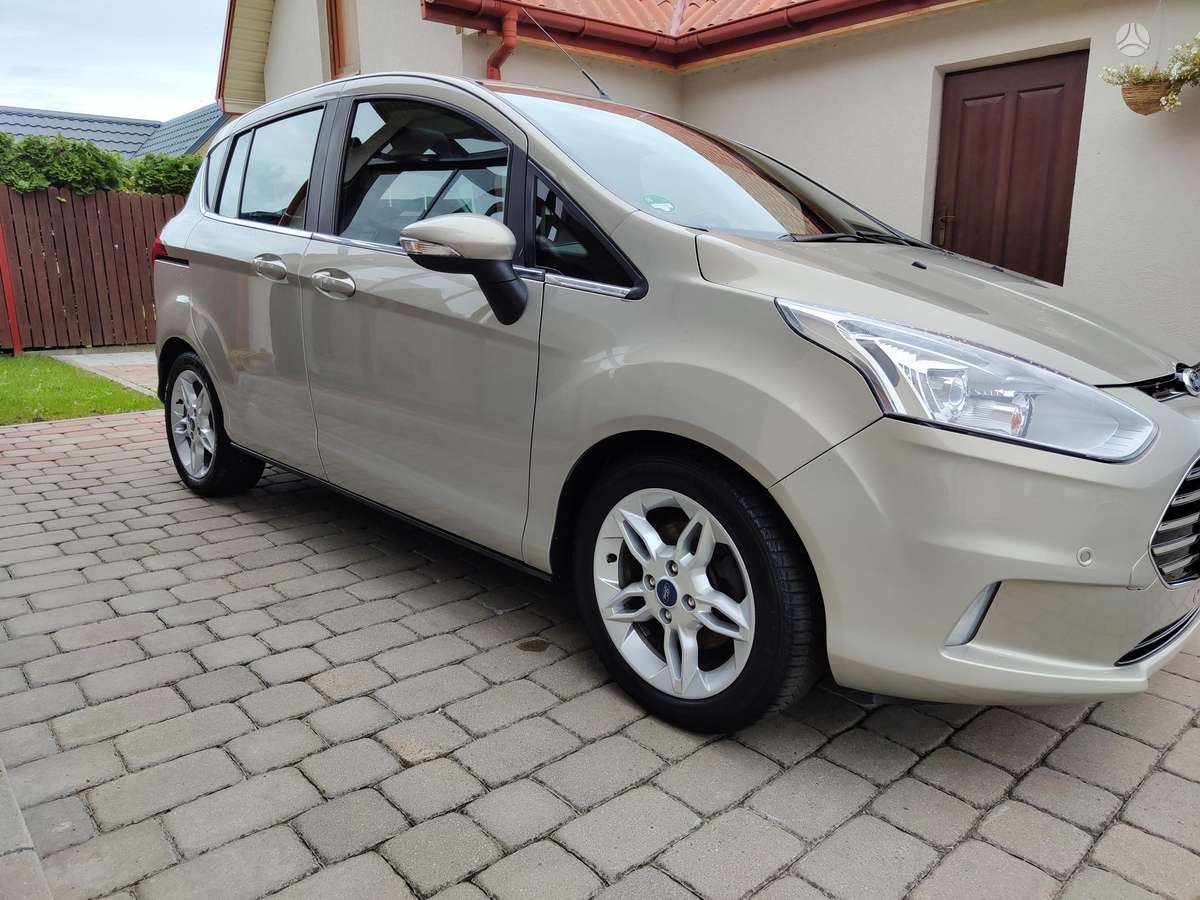 Ford B-MAX 2013 — rear view