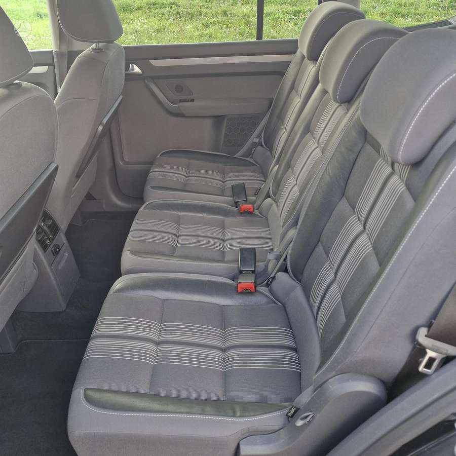 Volkswagen Touran 2012 — photo 11