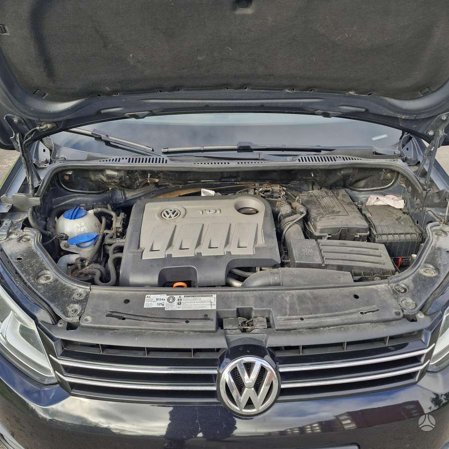 Volkswagen Touran 2012 — photo 12