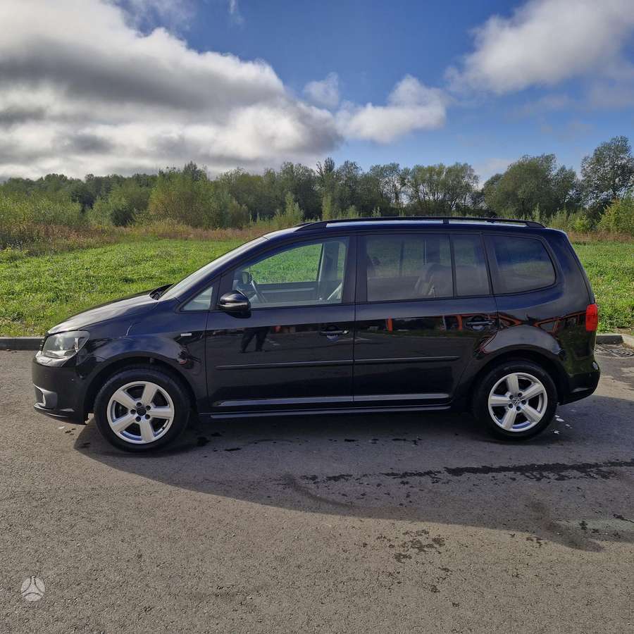 Volkswagen Touran 2012 — rear view