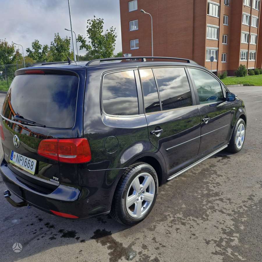 Volkswagen Touran 2012 — engine 1600 cm³, 105 HP (77kW)