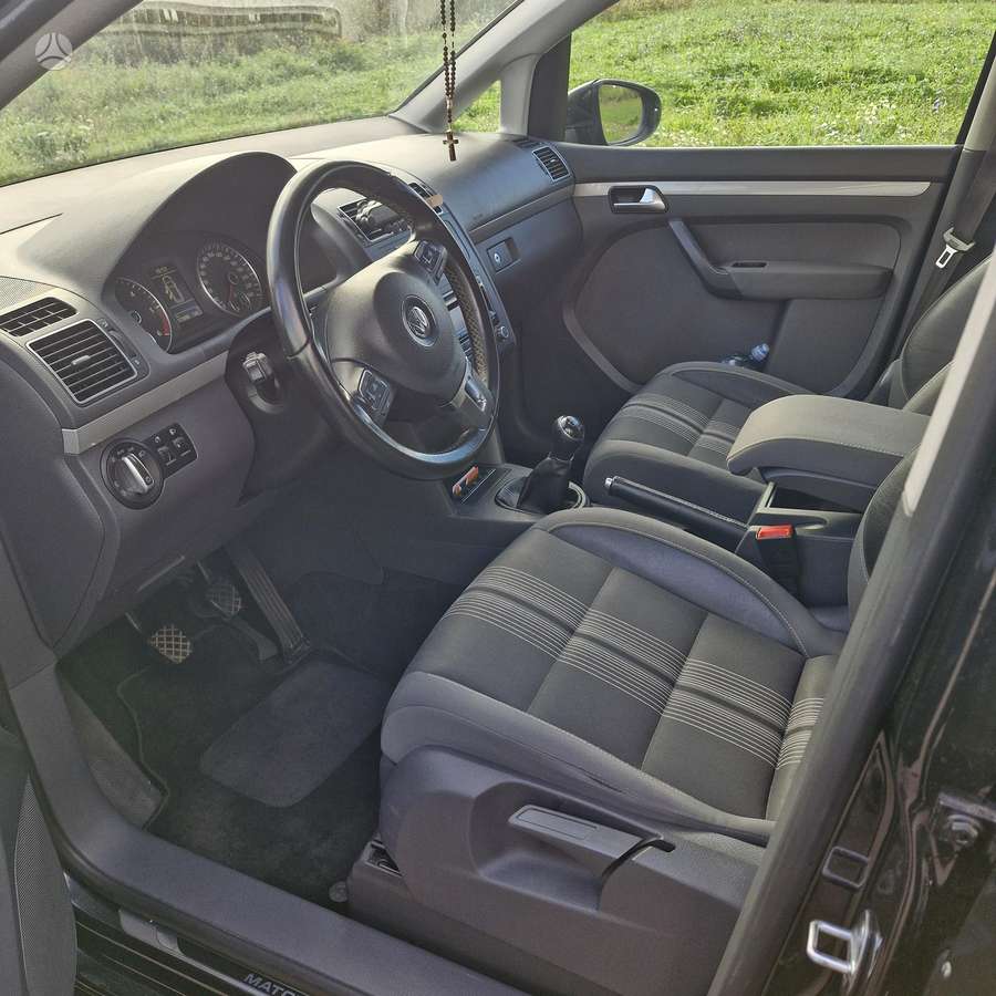 Volkswagen Touran 2012 — photo 8