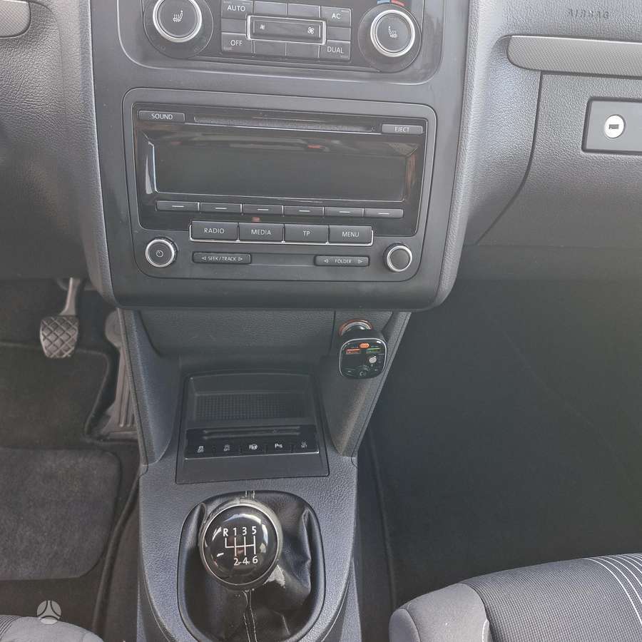 Volkswagen Touran 2012 — photo 9