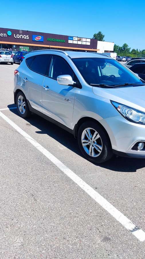 Hyundai ix35 2011 — двигун 1591 cm³, 184 HP (135kW)