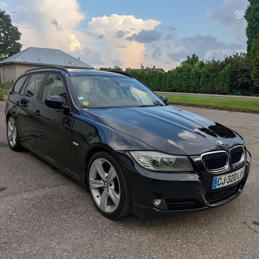 BMW 320 2012 — вигляд ззаду