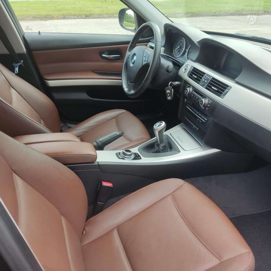 BMW 320 2012 — двигун 2000 cm³, 163 HP (120kW)