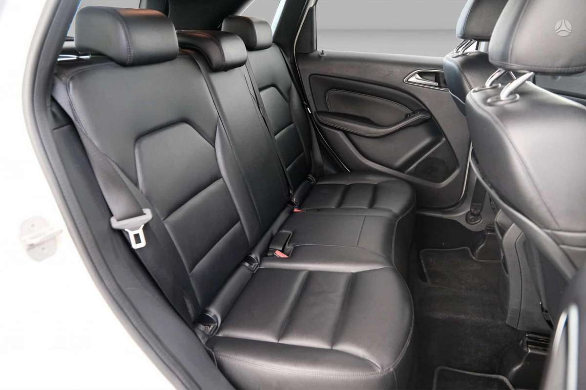 Mercedes-Benz B180 2014 — photo 12