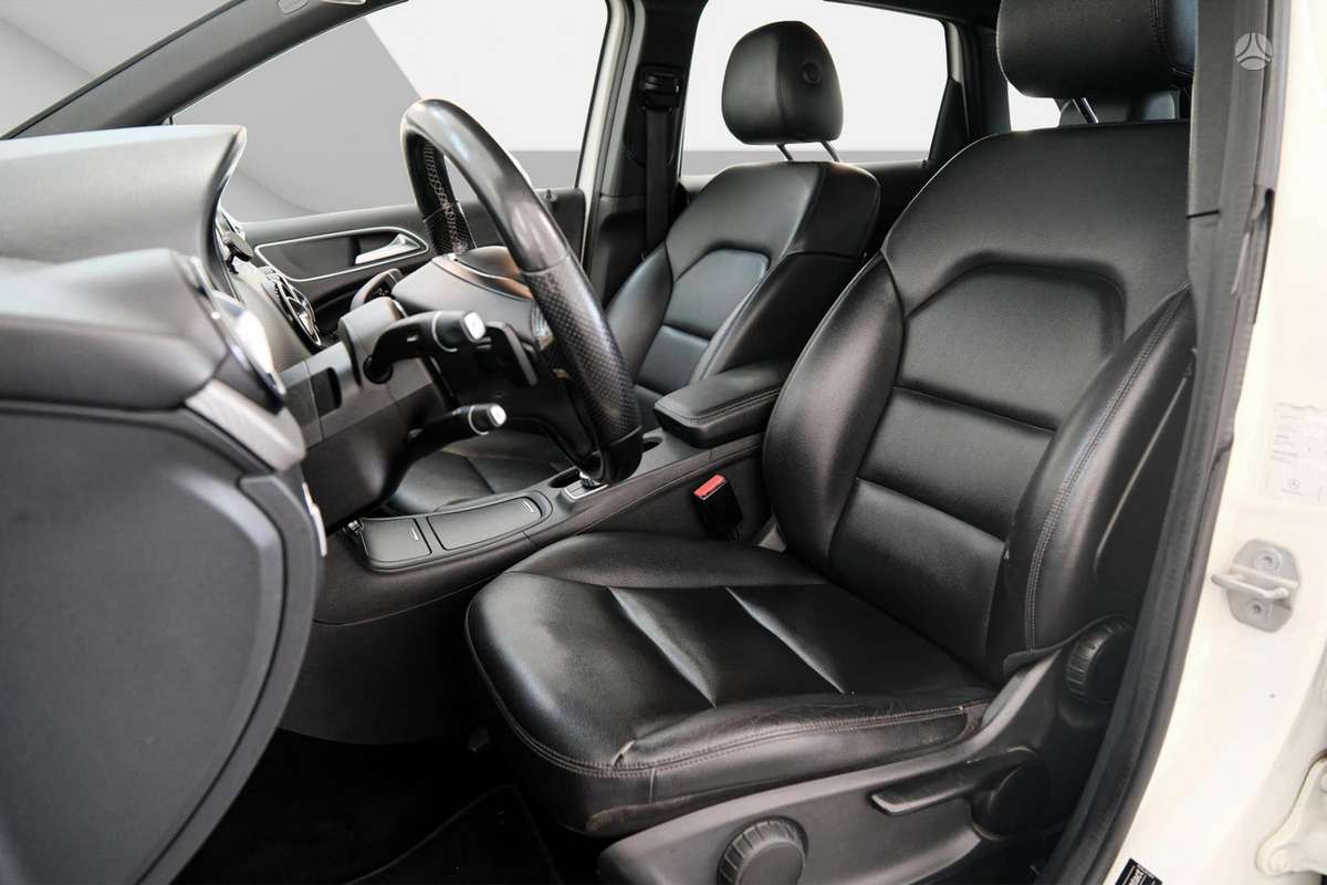 Mercedes-Benz B180 2014 — photo 5
