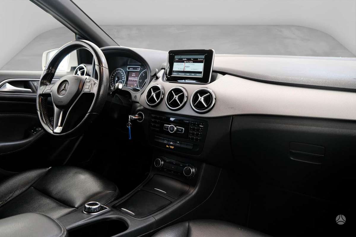 Mercedes-Benz B180 2014 — photo 7