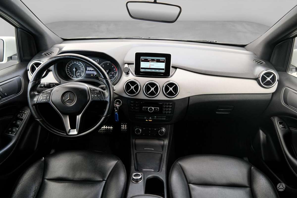 Mercedes-Benz B180 2014 — photo 9