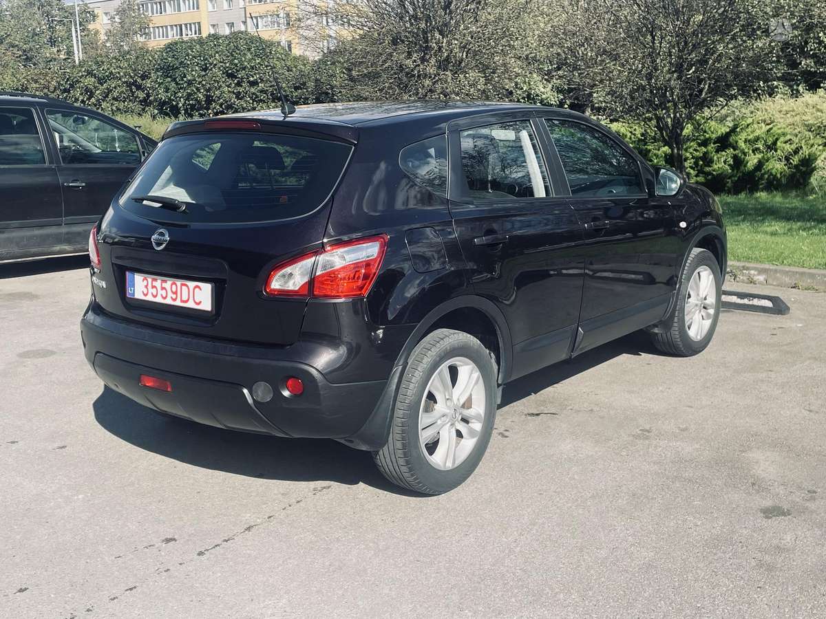 Nissan Qashqai 2013 — interior