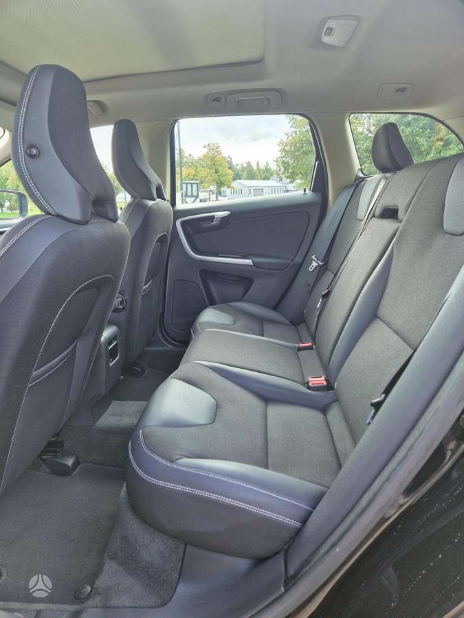 Volvo XC60 2011 — photo 10