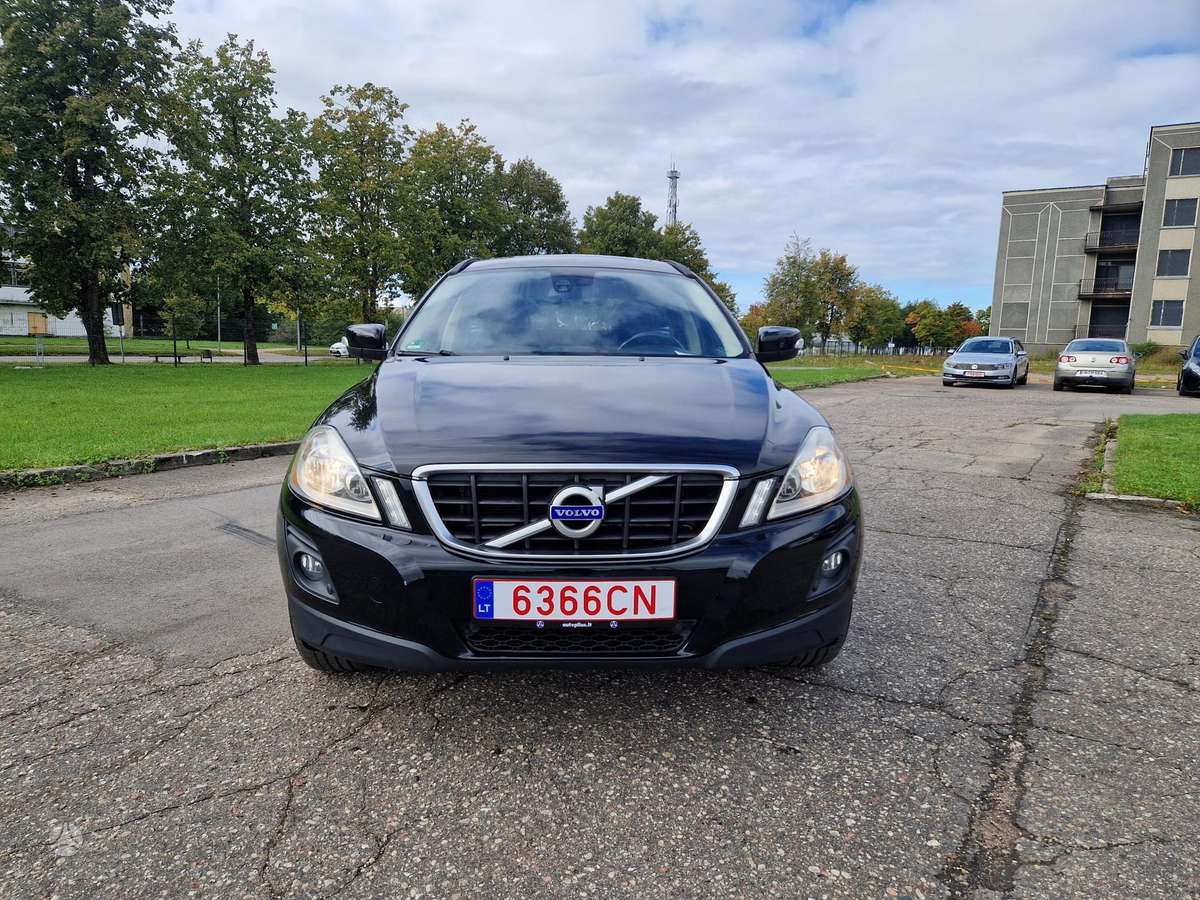 Volvo XC60 2011 — rear view