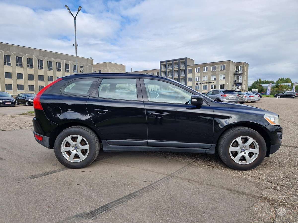 Volvo XC60 2011 — engine 2400 cm³, 175 HP (129kW)