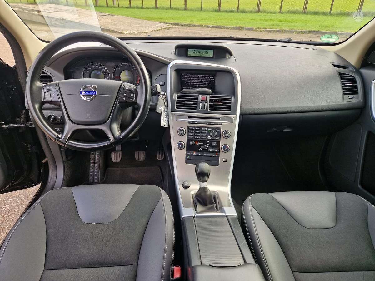 Volvo XC60 2011 — photo 8