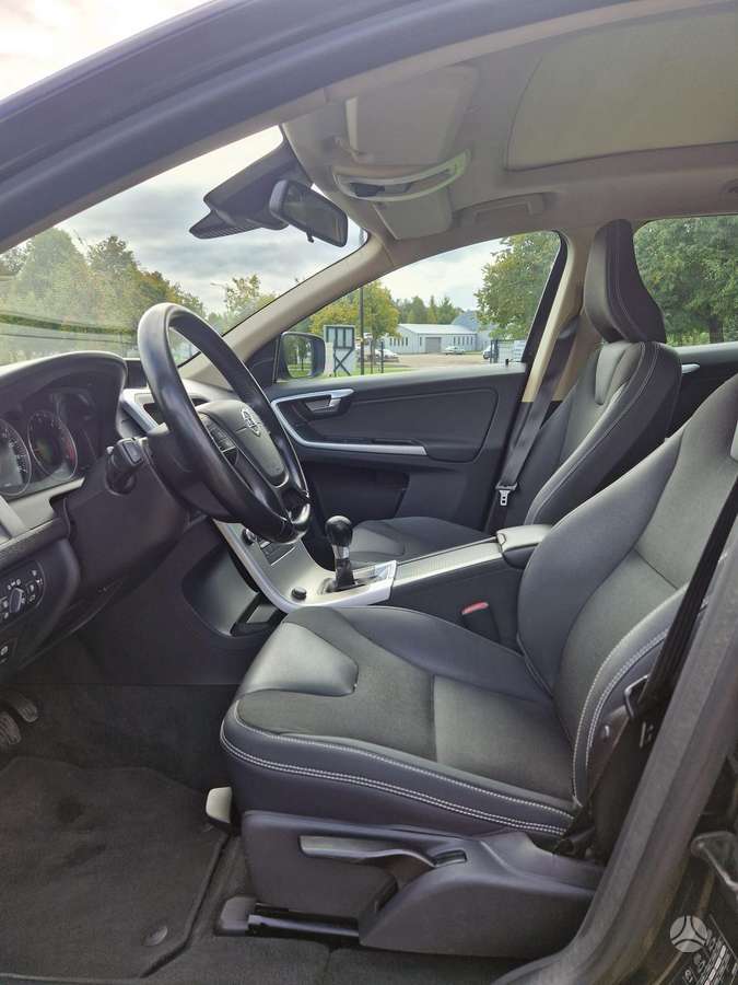 Volvo XC60 2011 — photo 9