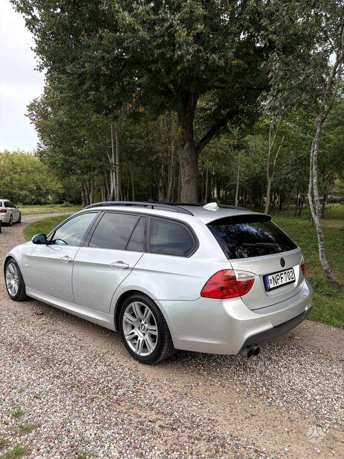 BMW 325 2008 — interior
