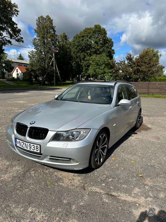 BMW 330 2006 — rear view
