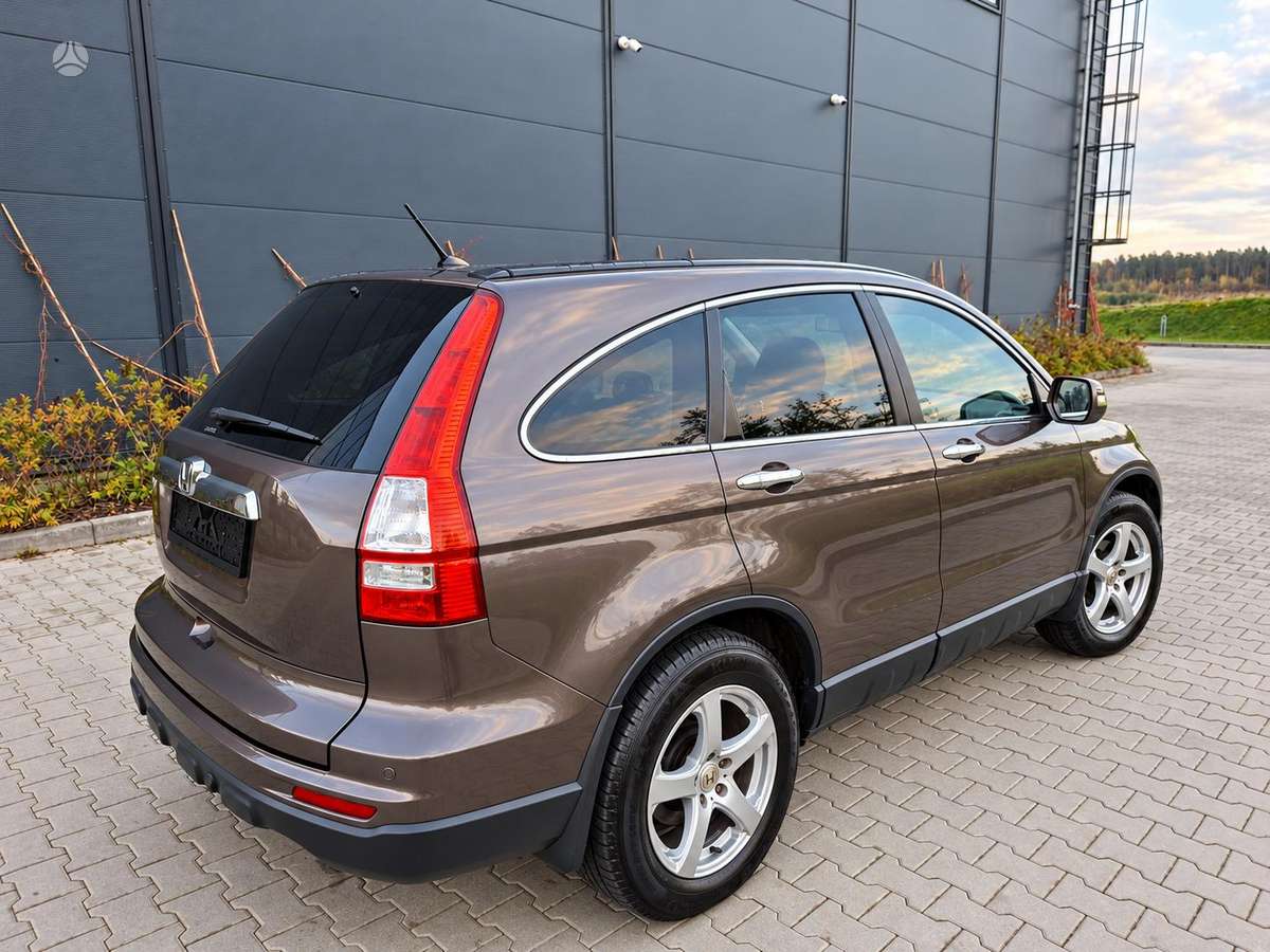 Honda CR-V 2011 — rear view