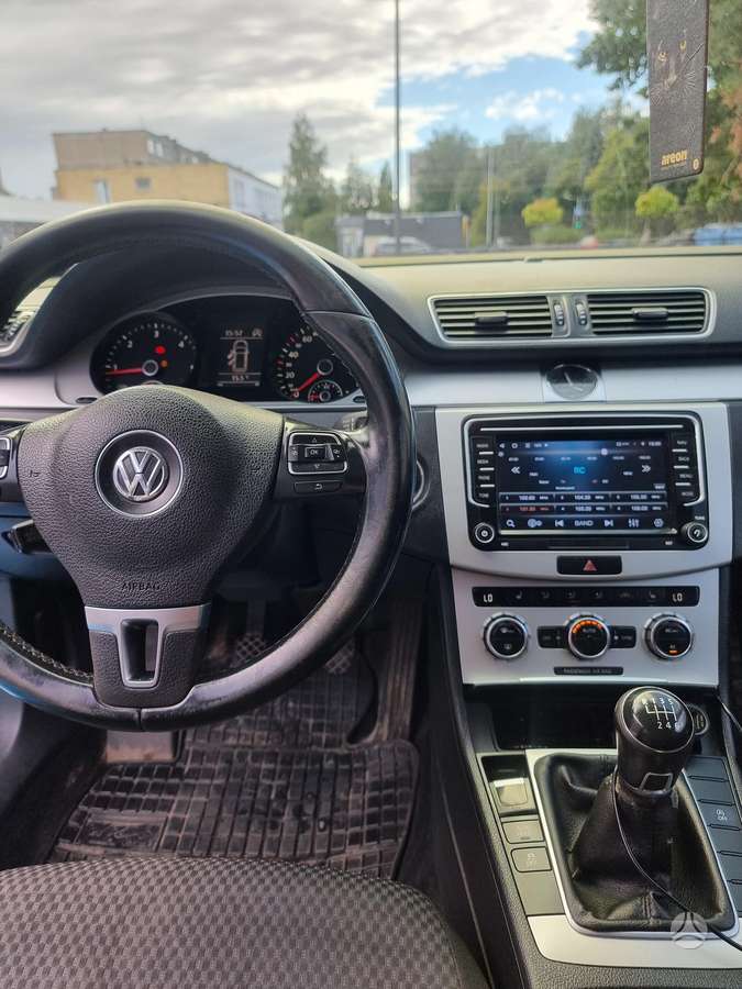 Volkswagen Passat 2012 — photo 16