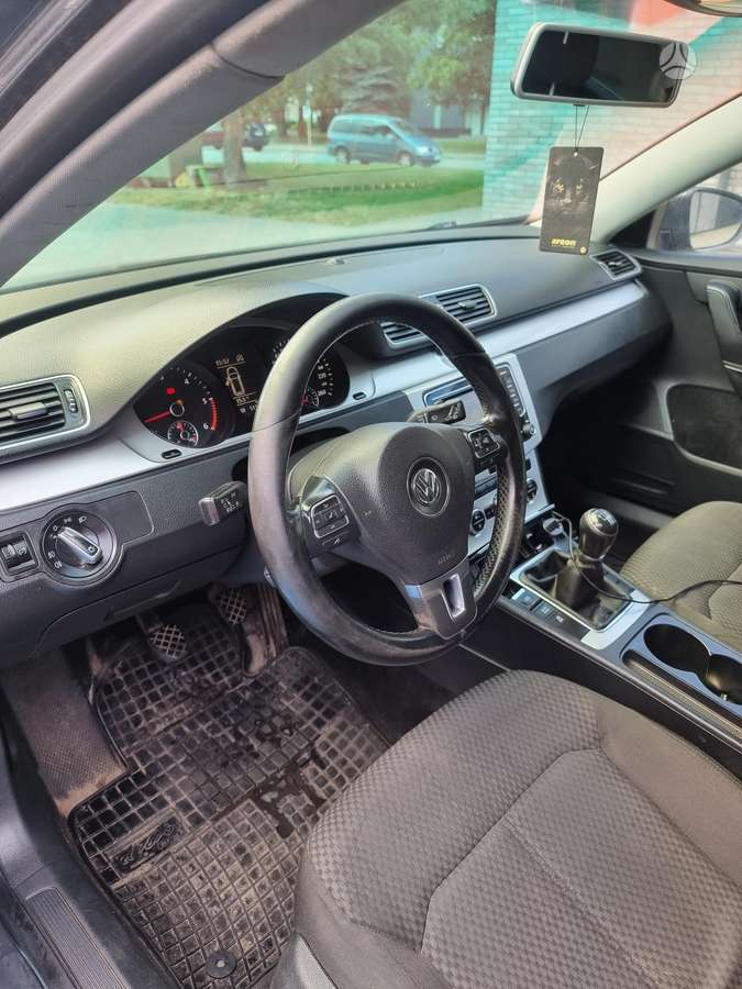 Volkswagen Passat 2012 — photo 17