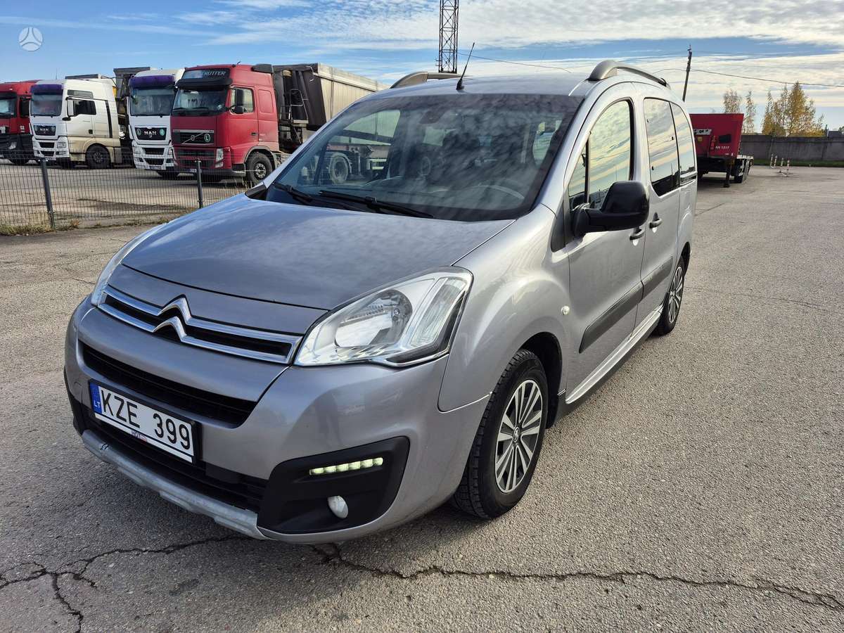 Citroen Berlingo 2015 — вигляд ззаду