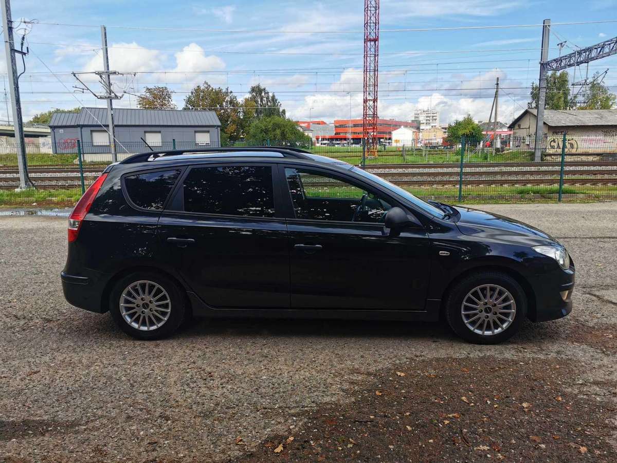 Hyundai i30 2011 — салон