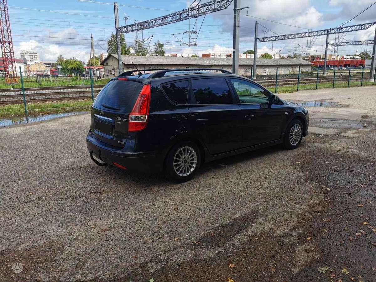 Hyundai i30 2011 — двигун 1600 cm³, 90 HP (66kW)
