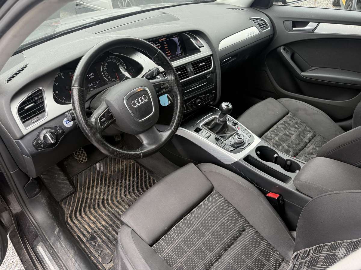 Audi A4 2011 — photo 6