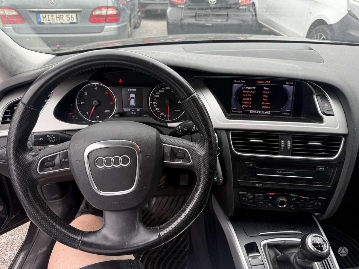 Audi A4 2011 — photo 7