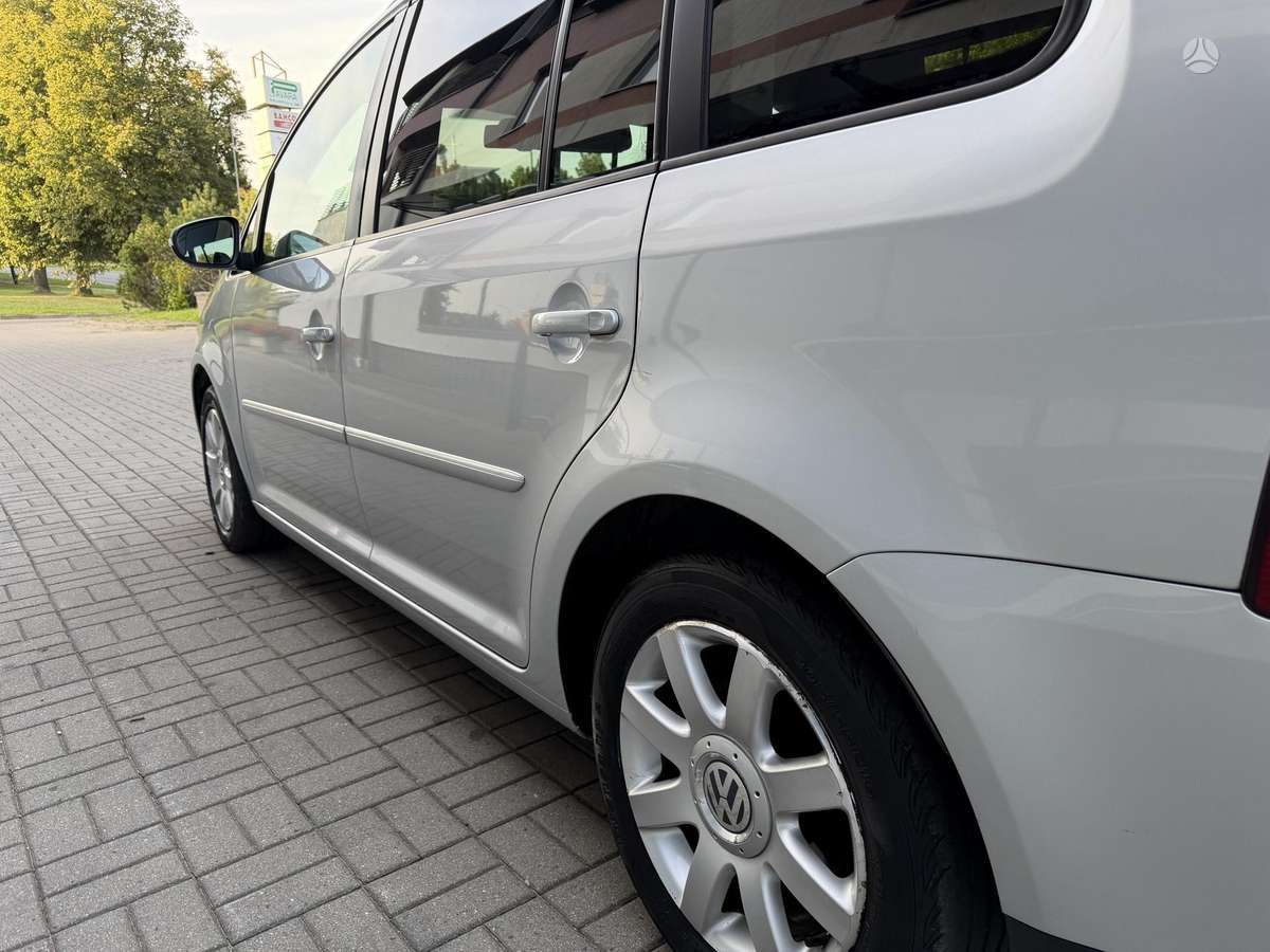 Volkswagen Touran 2010 — photo 10