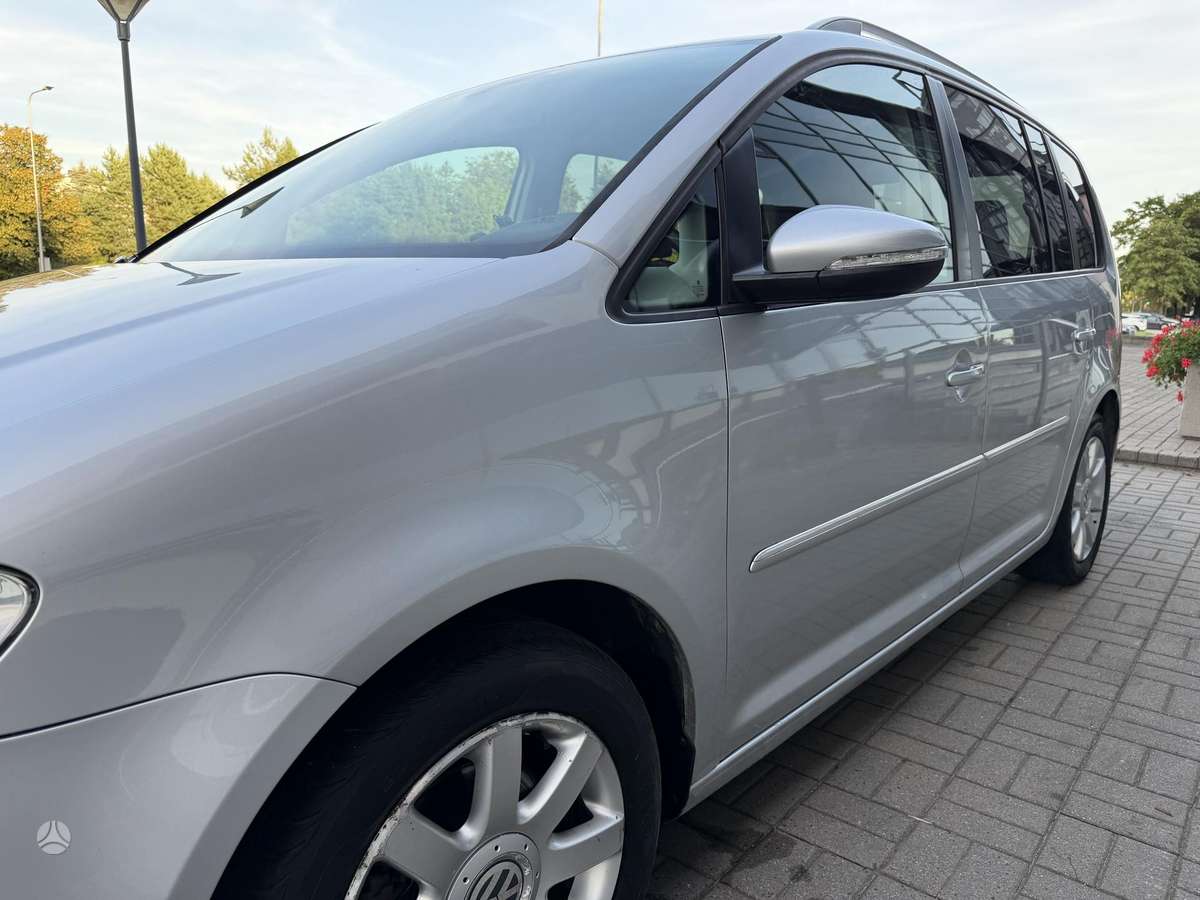 Volkswagen Touran 2010 — photo 11
