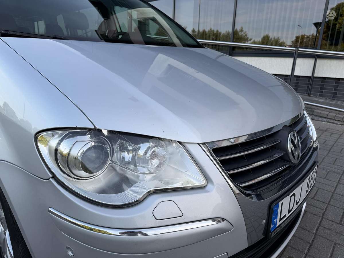 Volkswagen Touran 2010 — photo 12