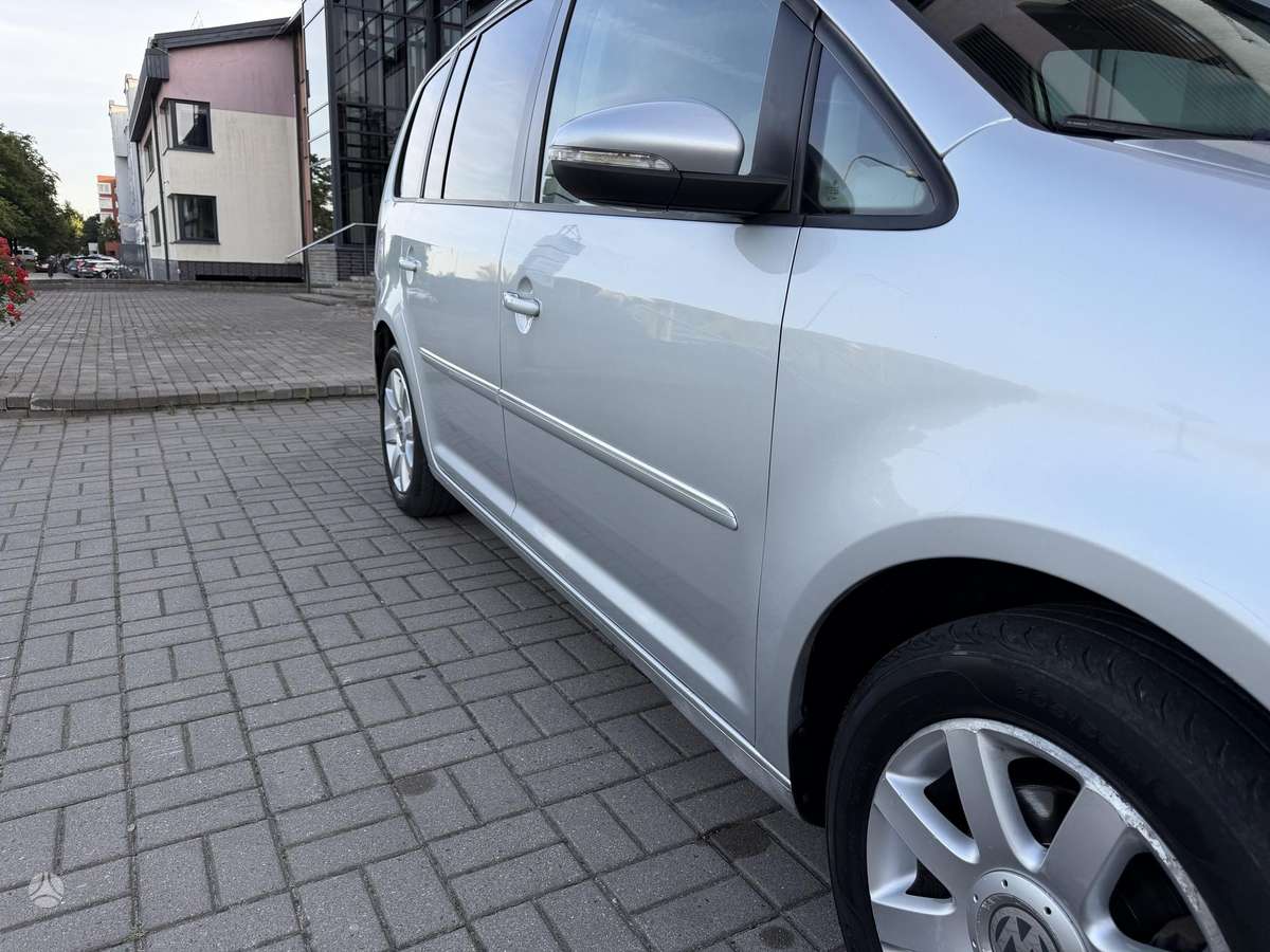 Volkswagen Touran 2010 — photo 13