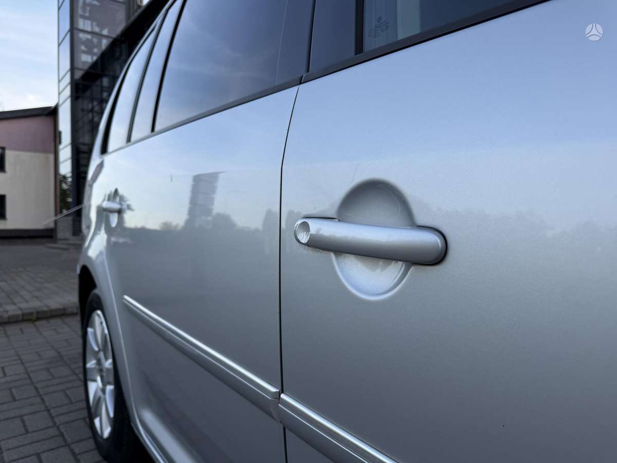 Volkswagen Touran 2010 — photo 14