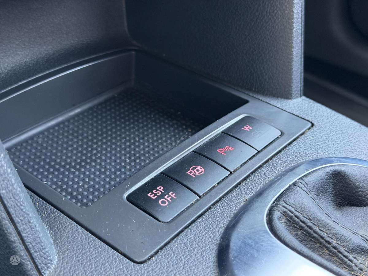 Volkswagen Touran 2010 — photo 20