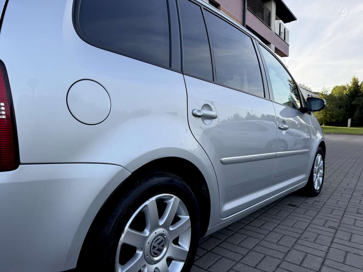Volkswagen Touran 2010 — photo 8