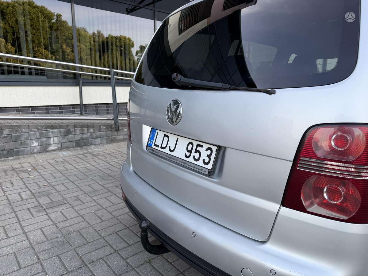 Volkswagen Touran 2010 — photo 9