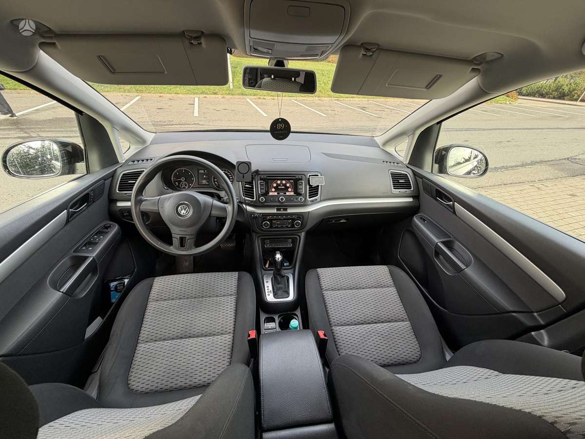Volkswagen Sharan 2011 — photo 9