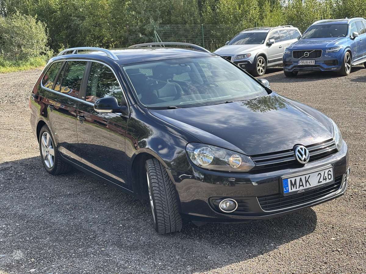 Volkswagen Golf 2012 — rear view