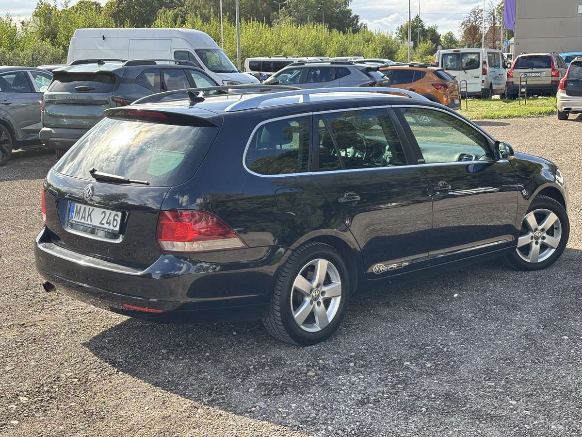 Volkswagen Golf 2012 — interior