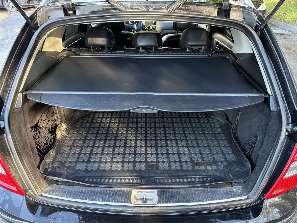 Mercedes-Benz C220 2008 — photo 17