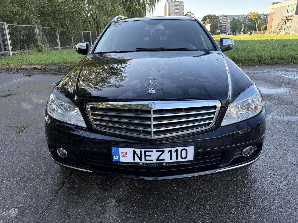 Mercedes-Benz C220 2008 — rear view