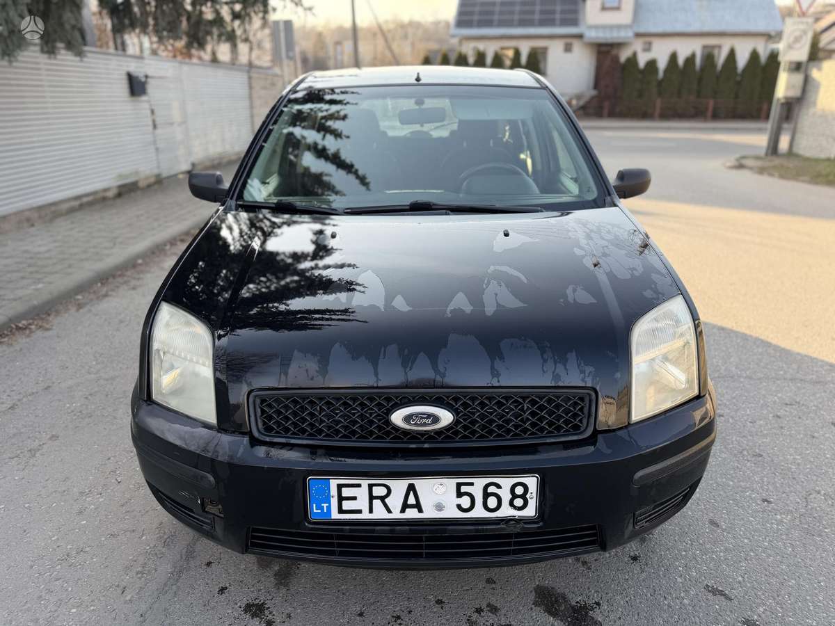 Ford Fusion 2004 — салон