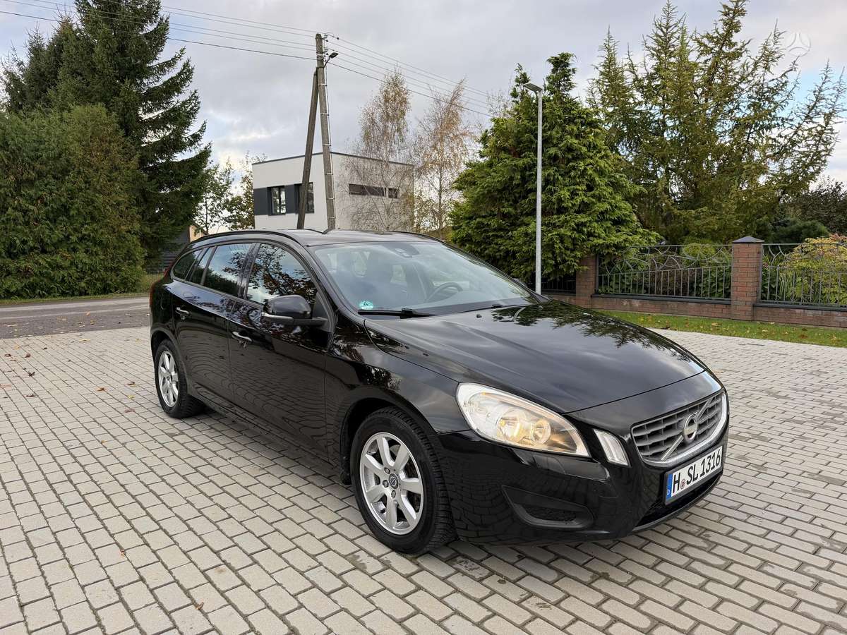 Volvo V60 2012 — салон