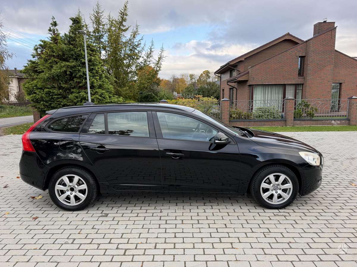 Volvo V60 2012 — двигун 1984 cm³, 163 HP (120kW)