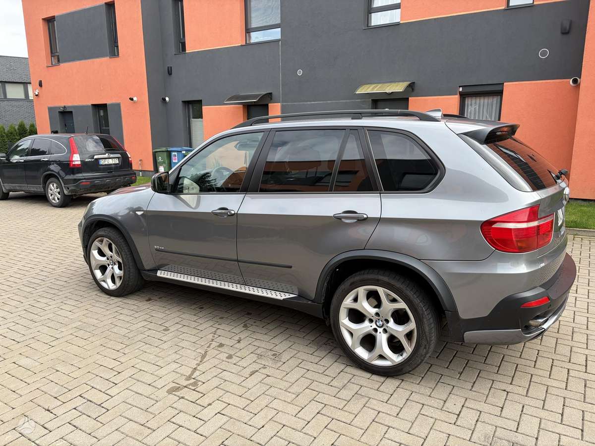 BMW X5 2009 — салон