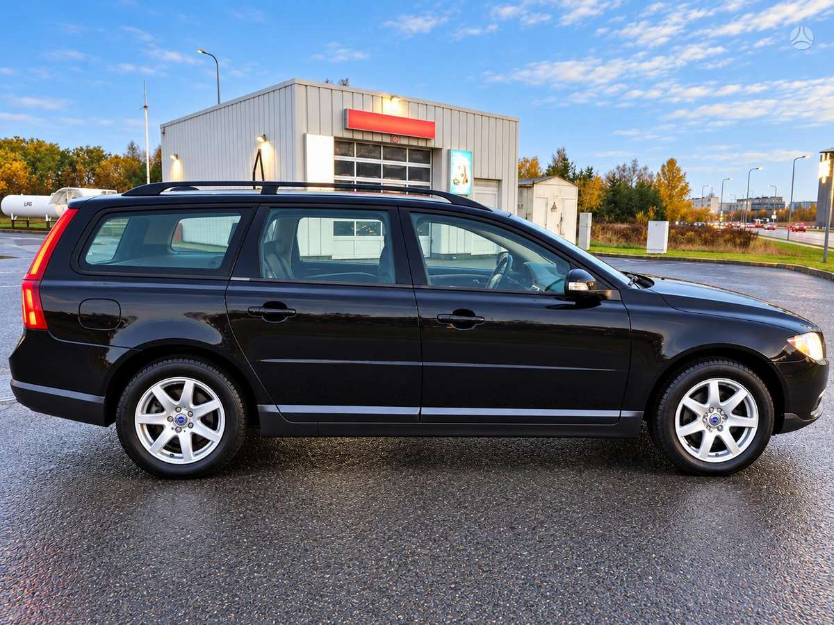 Volvo V70 2010 — photo 6