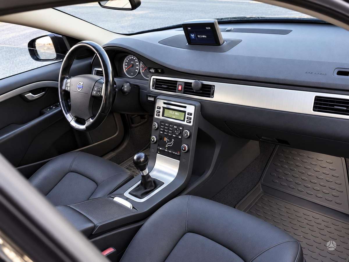 Volvo V70 2010 — photo 8
